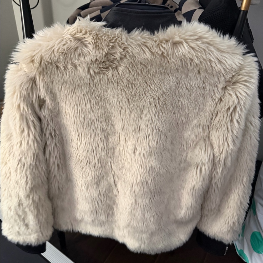 NEW Vici Women's beige faux fur jacket leather trim size small - Picture 3 of 3